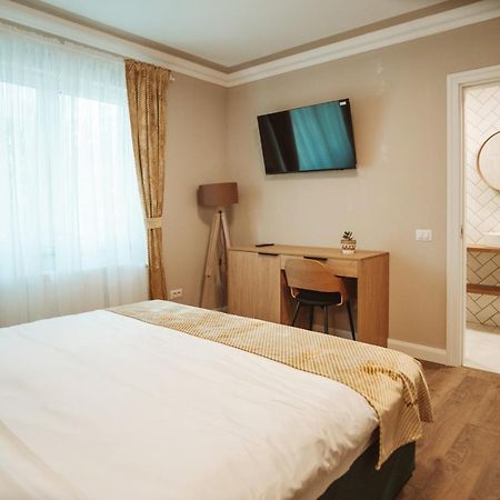 B59 Boutique Hotel Câmpulung Moldovenesc エクステリア 写真