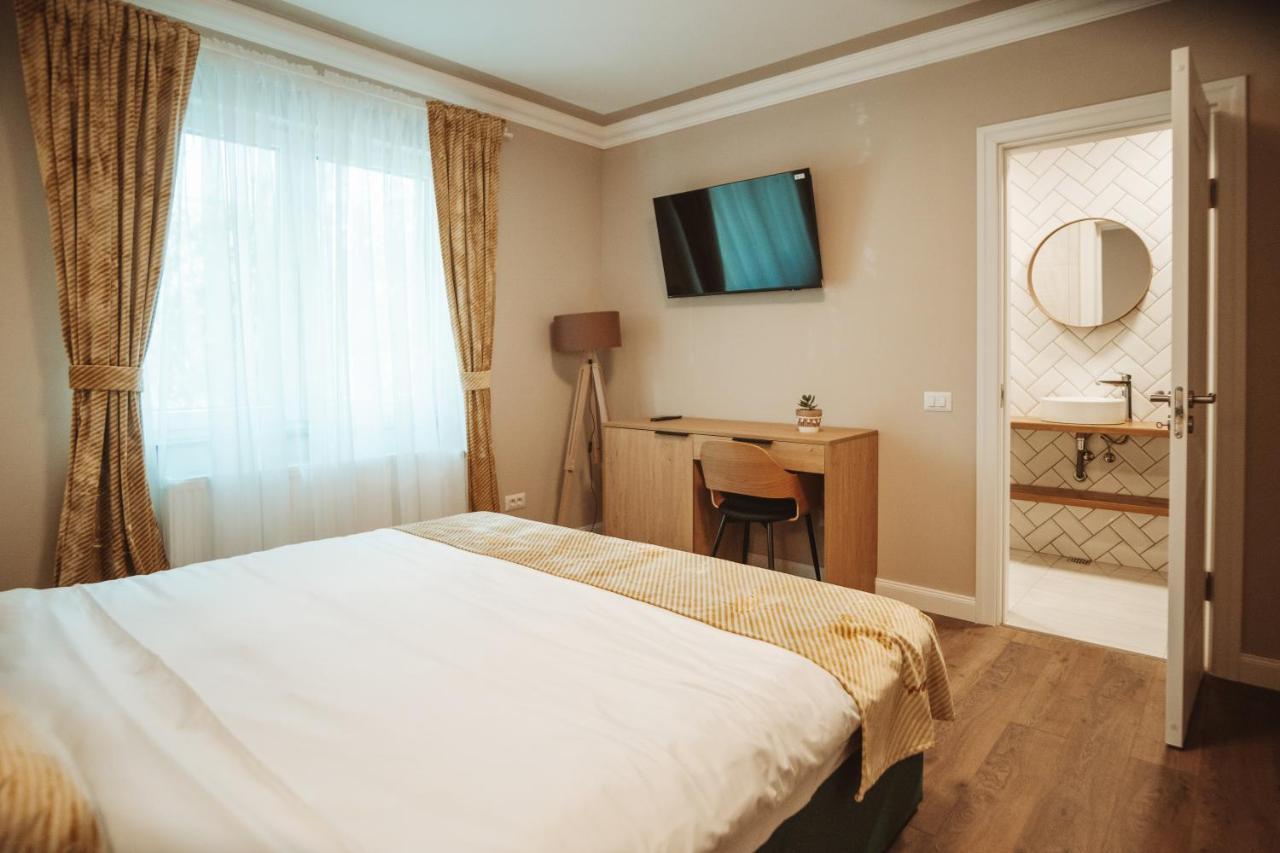 B59 Boutique Hotel Câmpulung Moldovenesc エクステリア 写真