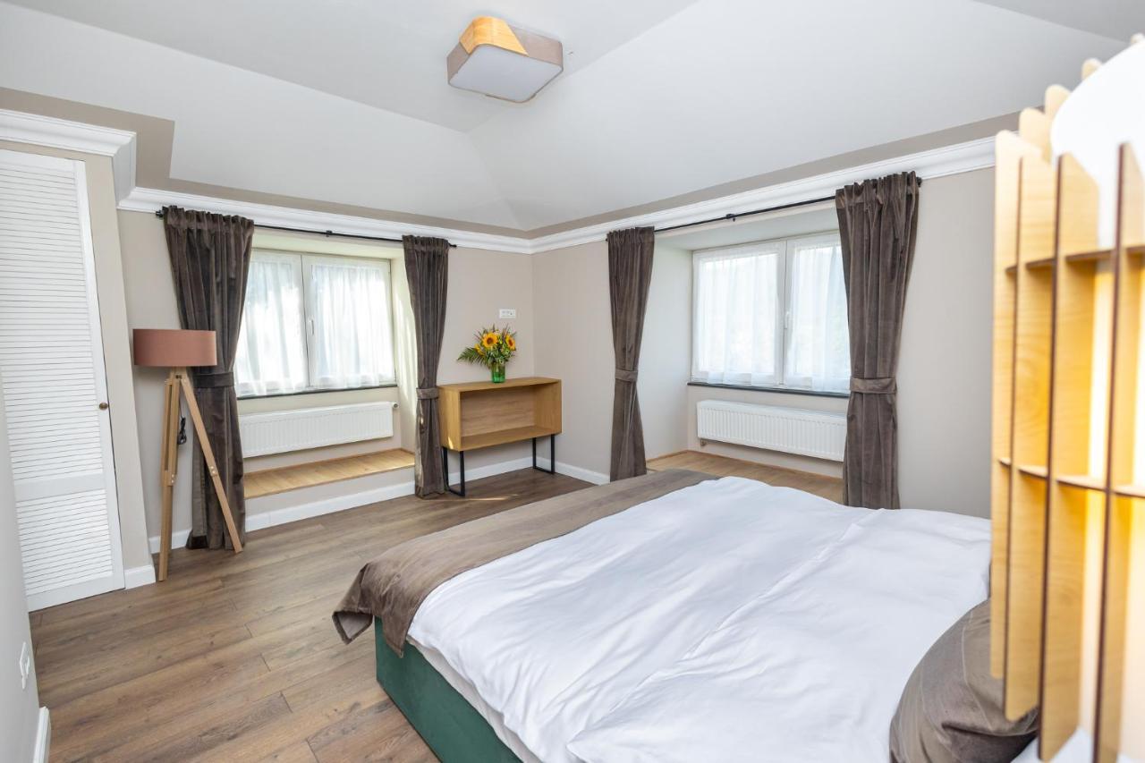 B59 Boutique Hotel Câmpulung Moldovenesc エクステリア 写真