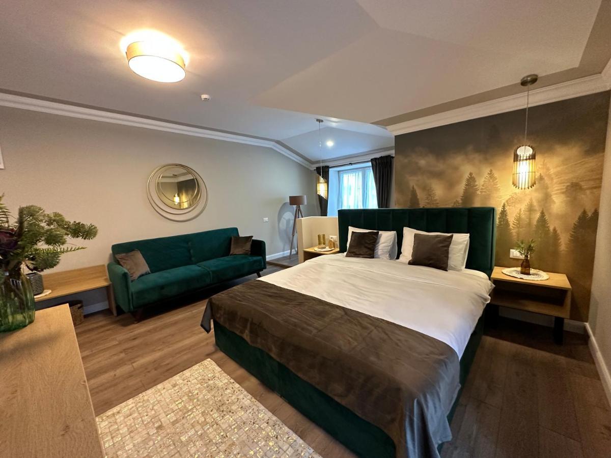 B59 Boutique Hotel Câmpulung Moldovenesc エクステリア 写真