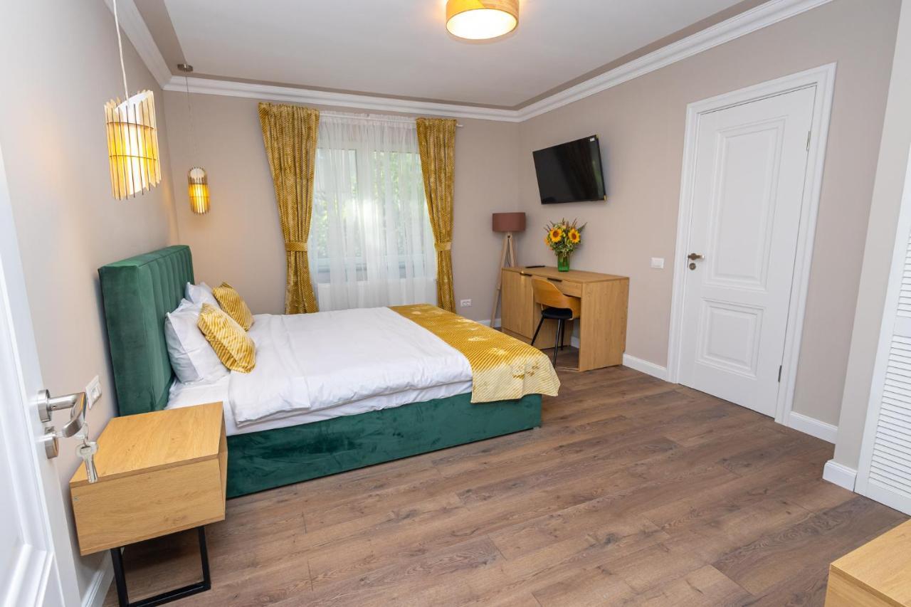 B59 Boutique Hotel Câmpulung Moldovenesc エクステリア 写真