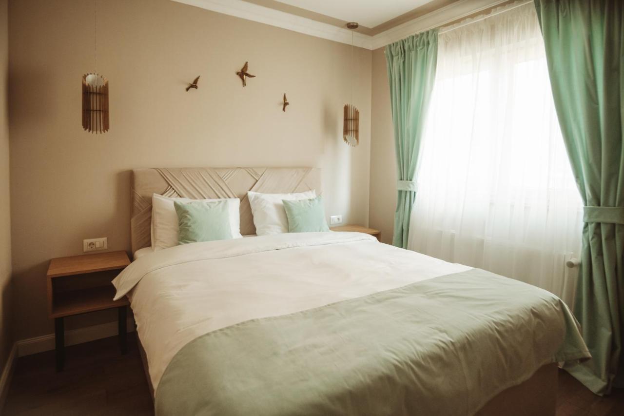 B59 Boutique Hotel Câmpulung Moldovenesc エクステリア 写真
