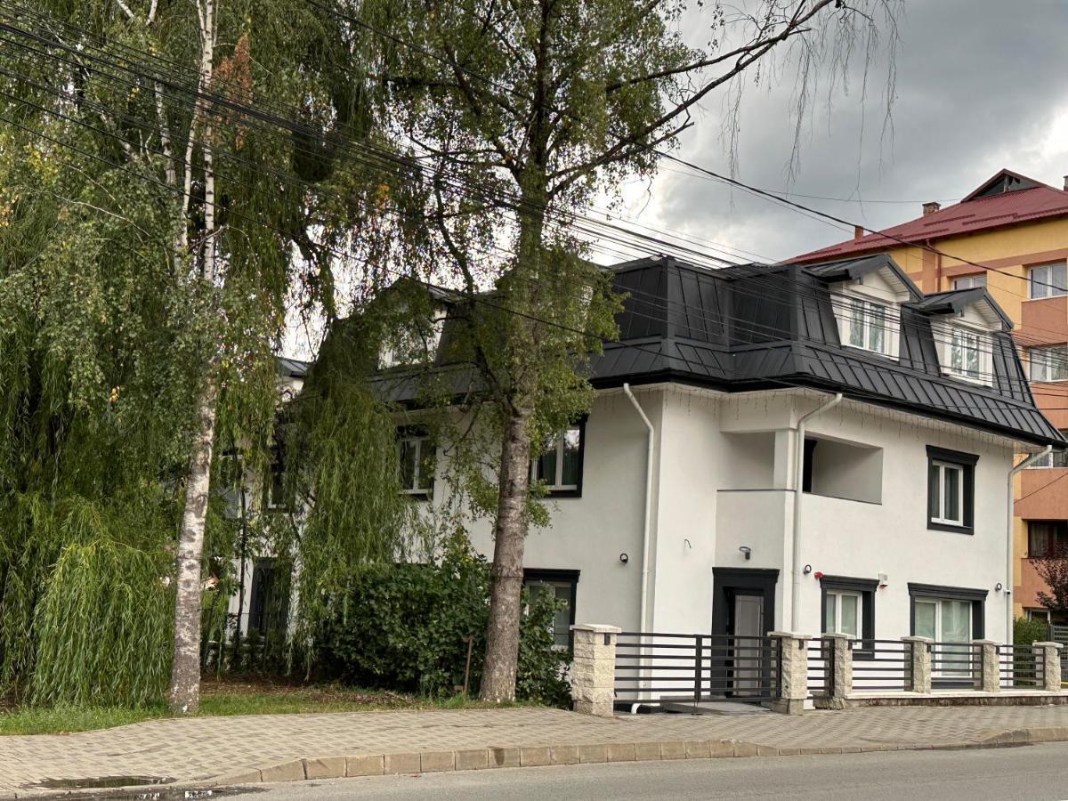 B59 Boutique Hotel Câmpulung Moldovenesc エクステリア 写真