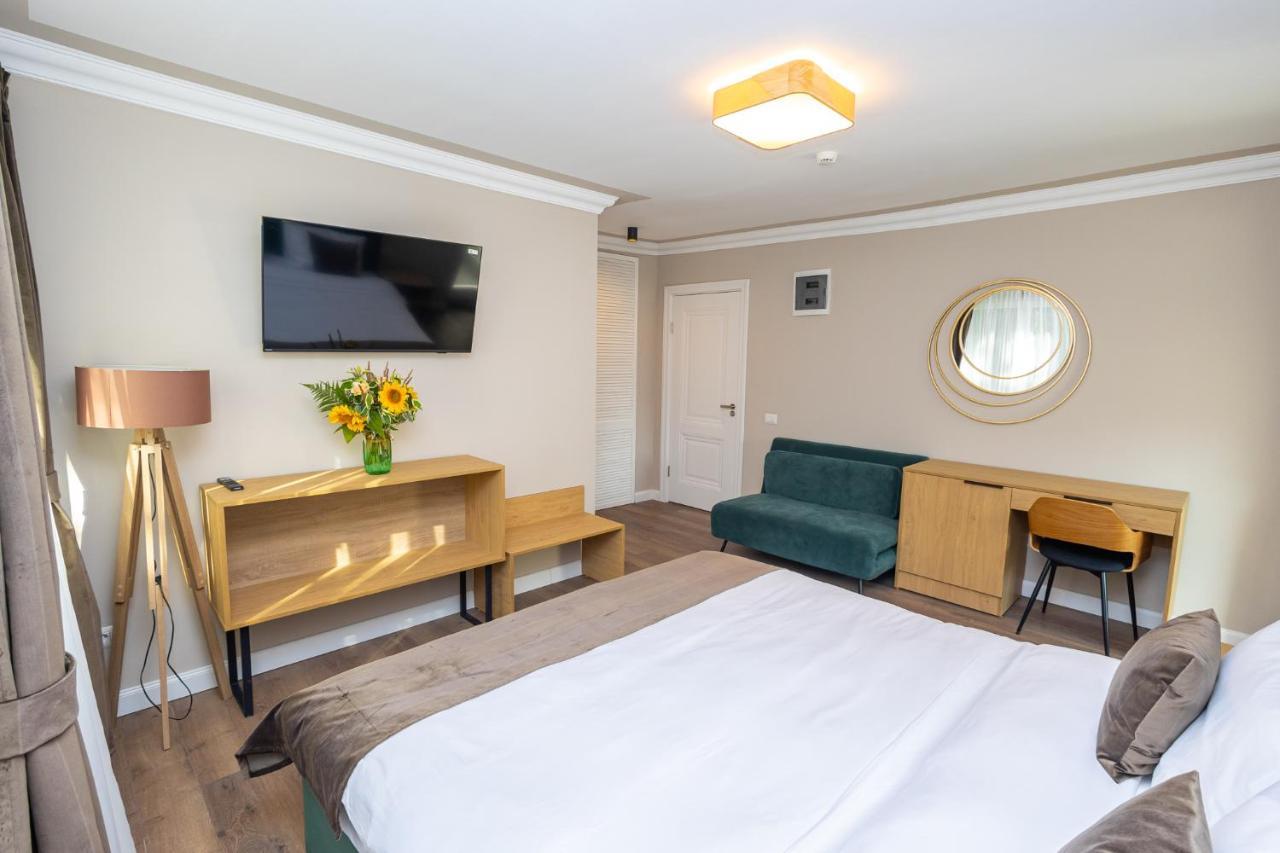 B59 Boutique Hotel Câmpulung Moldovenesc エクステリア 写真