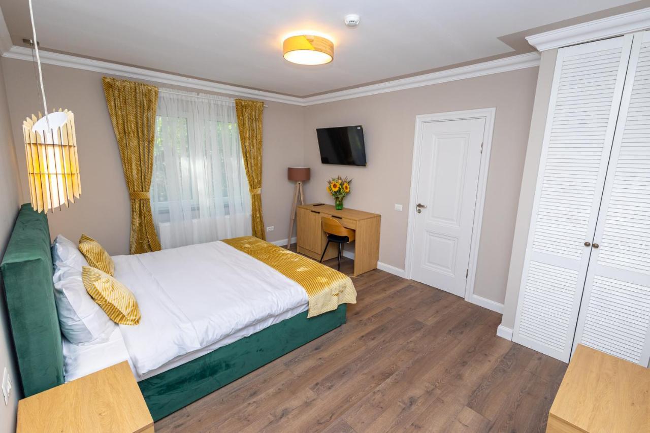 B59 Boutique Hotel Câmpulung Moldovenesc エクステリア 写真